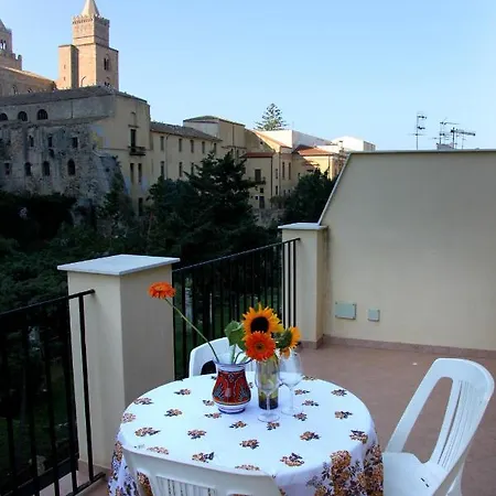 Studio Apartment In Central Location With Unparalleled View Of The Unesco Duomo *